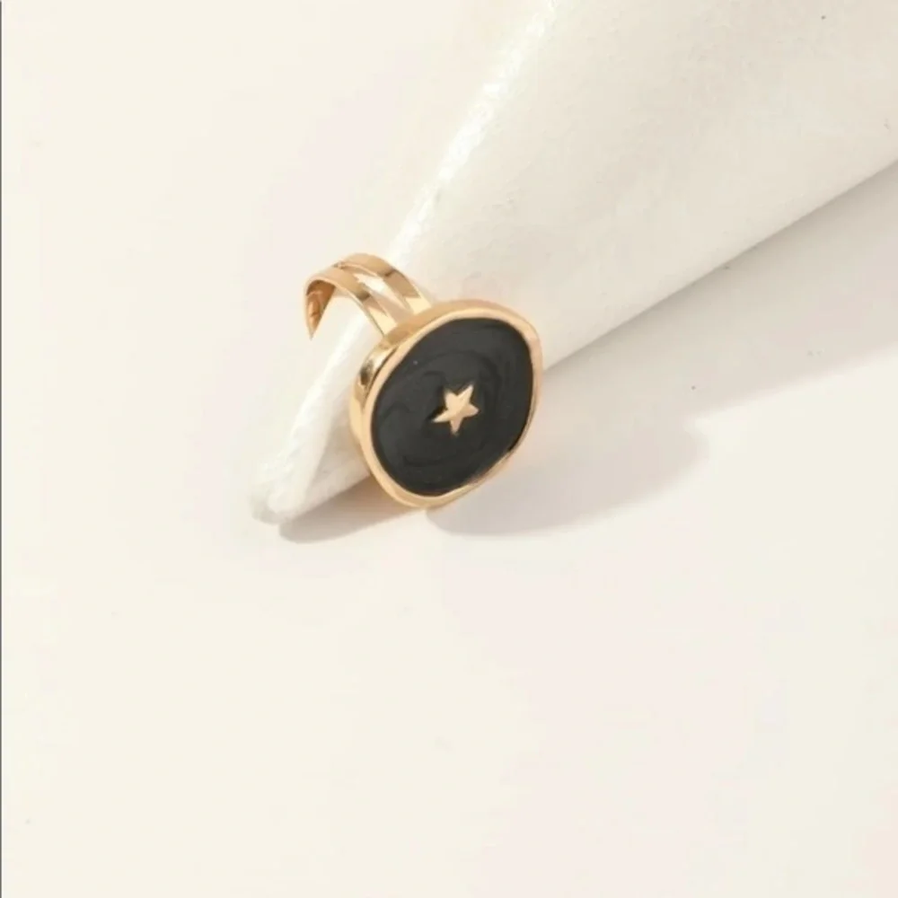 3/$30 💛 Star Enamel Ring